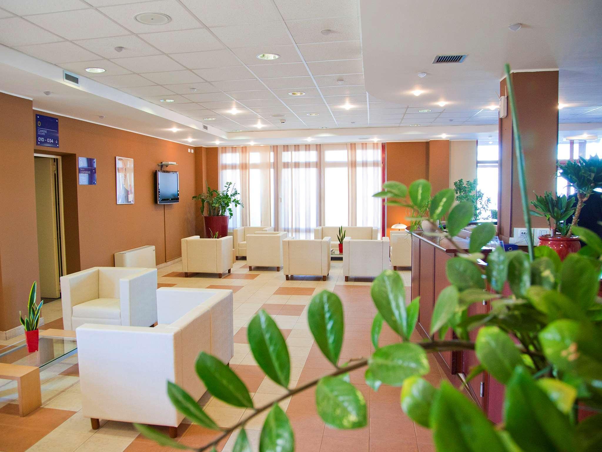 Tulip Inn Turin South Moncalieri Bagian luar foto