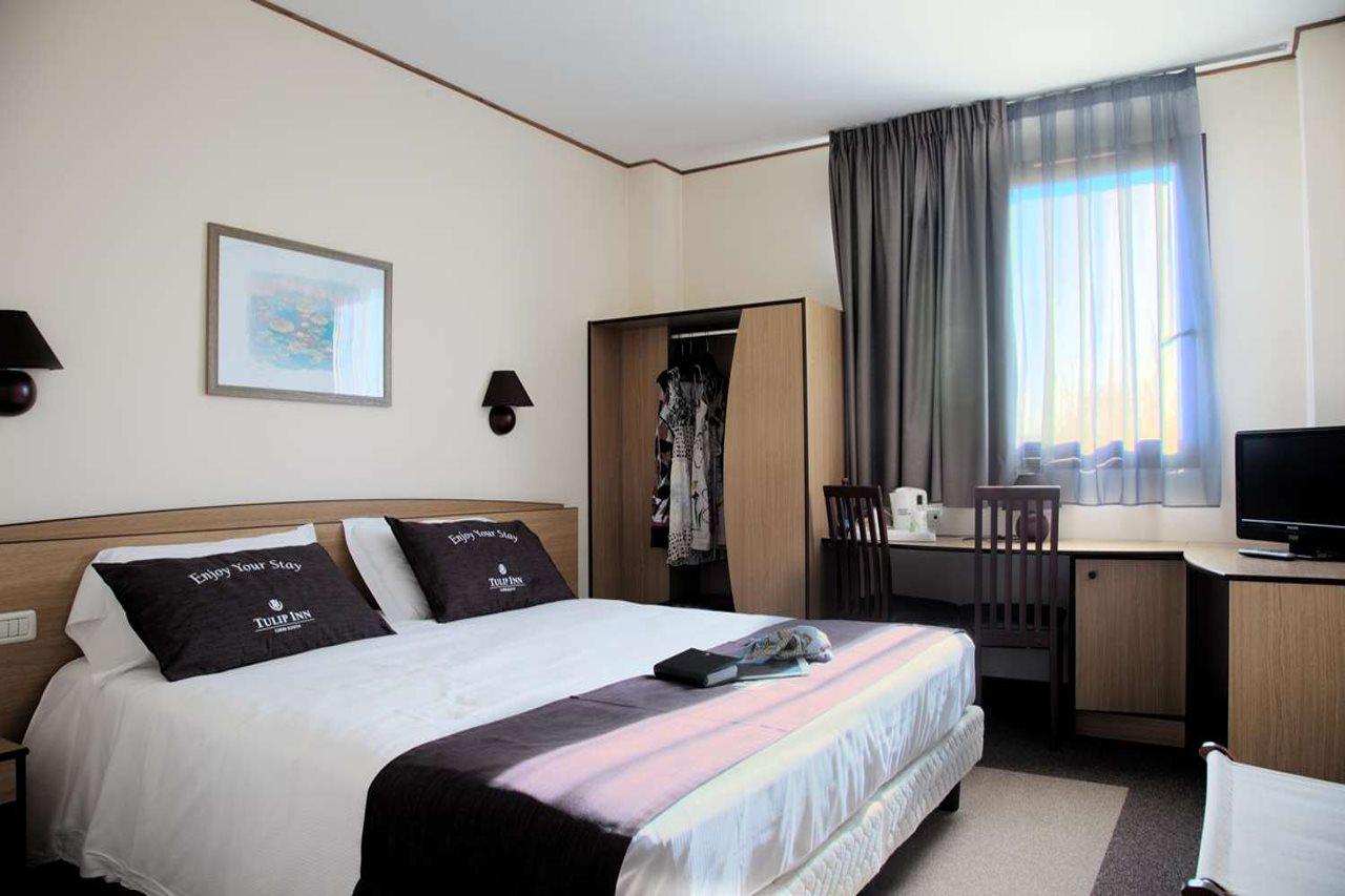 Tulip Inn Turin South Moncalieri Bagian luar foto